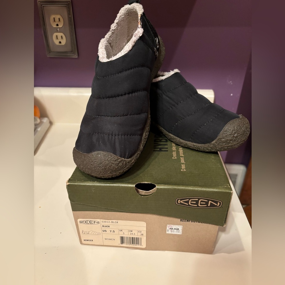 KEEN Howser Black Size 7.5